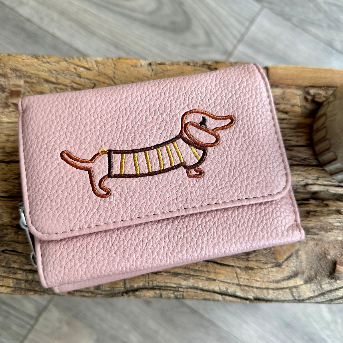 Outlets Loves Dachshund Zippie Wallet