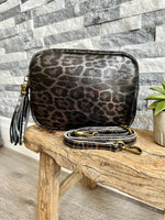 Load image into Gallery viewer, luscious scarves Genuine Italian Leather Animal Print Design Camera Bag , Crossbody.
